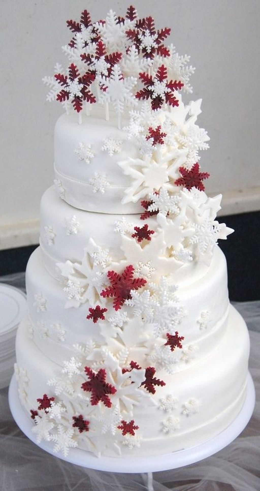 Creative and Stylish Winter Wedding Cakes