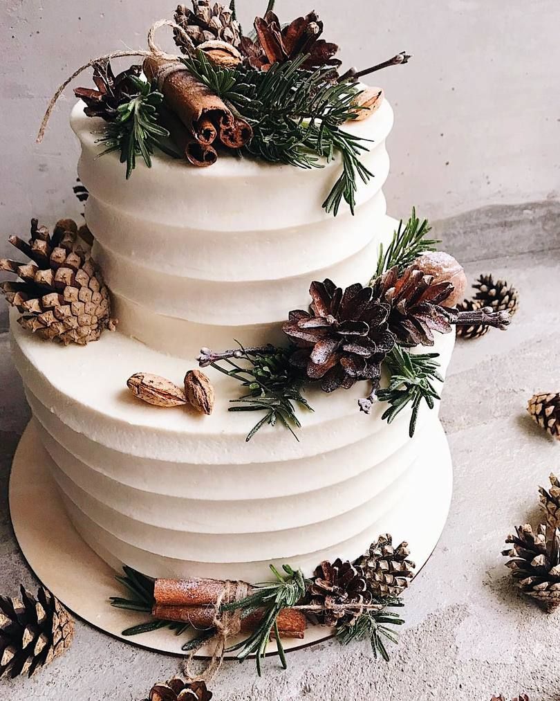 22 Seasonal Wedding Cake Ideas for a Winter Wedding