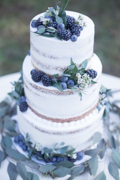 Creative and Stylish Winter Wedding Cakes