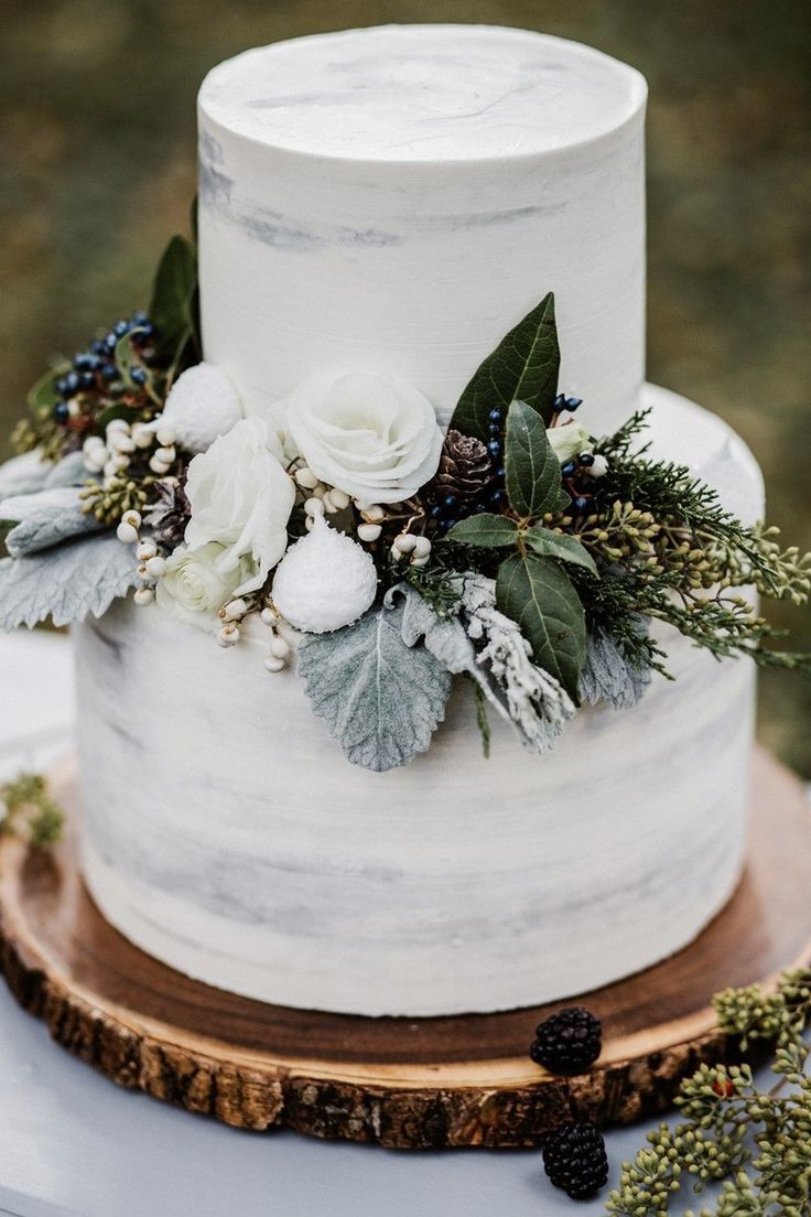 Creative and Stylish Winter Wedding Cakes