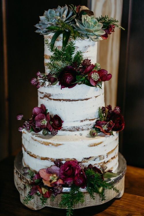 Creative and Stylish Winter Wedding Cakes