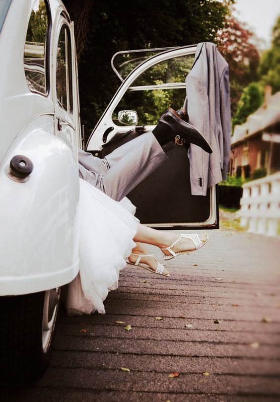 Fun Wedding Photo Ideas Worth Stealing