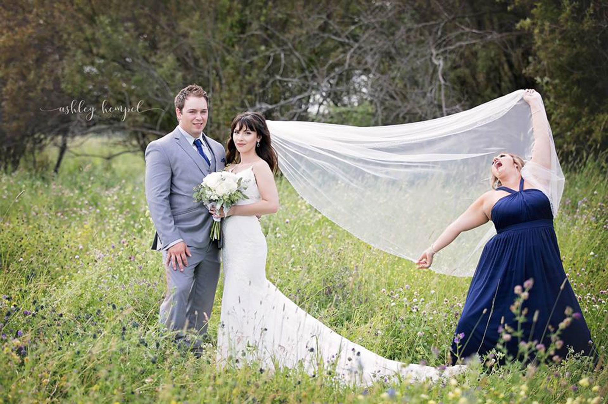 Unique group poses for wedding party photos