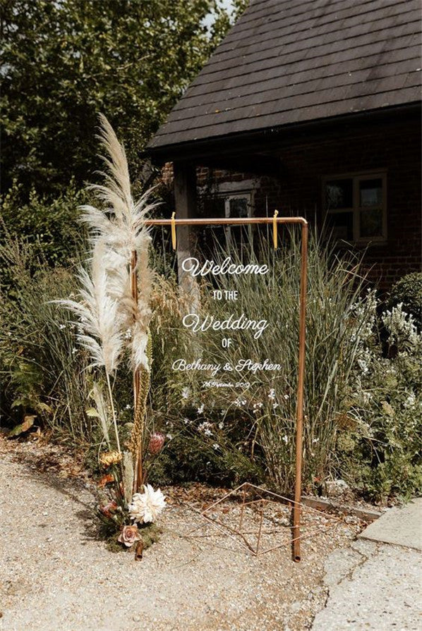 Refreshing Acrylic Wedding Signs to Embrace 