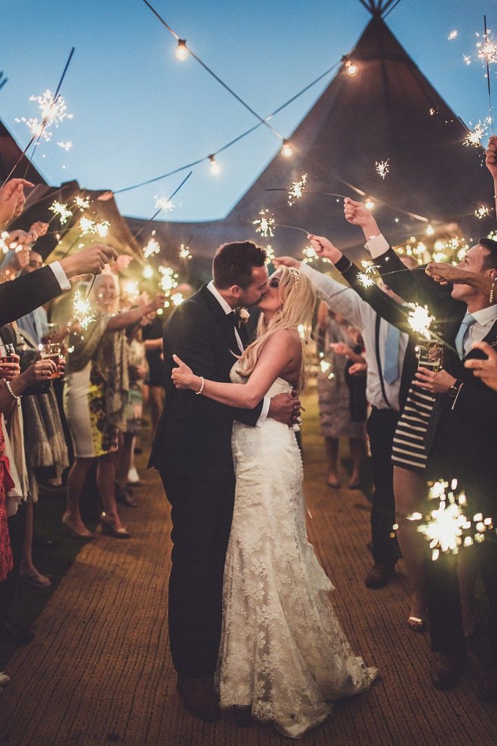 Romantic and Creative Night Wedding Photo Ideas to Inspire