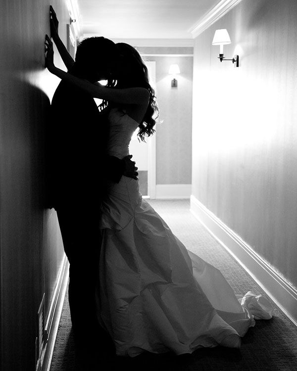 Romantic and Creative Night Wedding Photo Ideas to Inspire