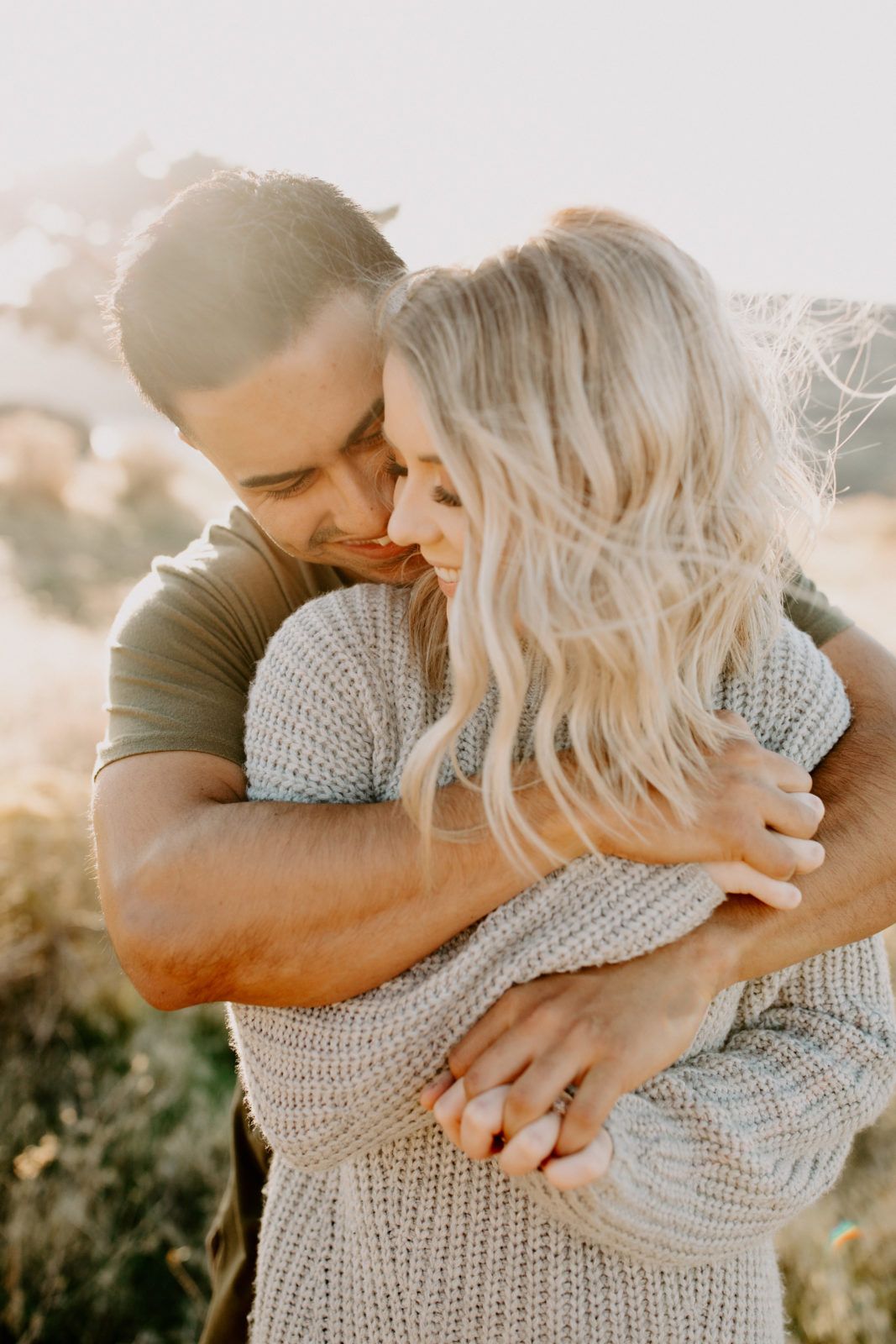 Romantic and Sweet Engagement Photo Ideas to Copy