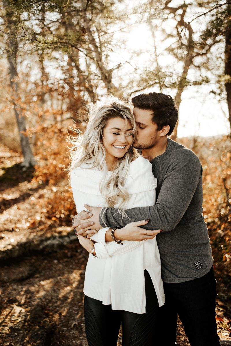 fall engagement photo ideas