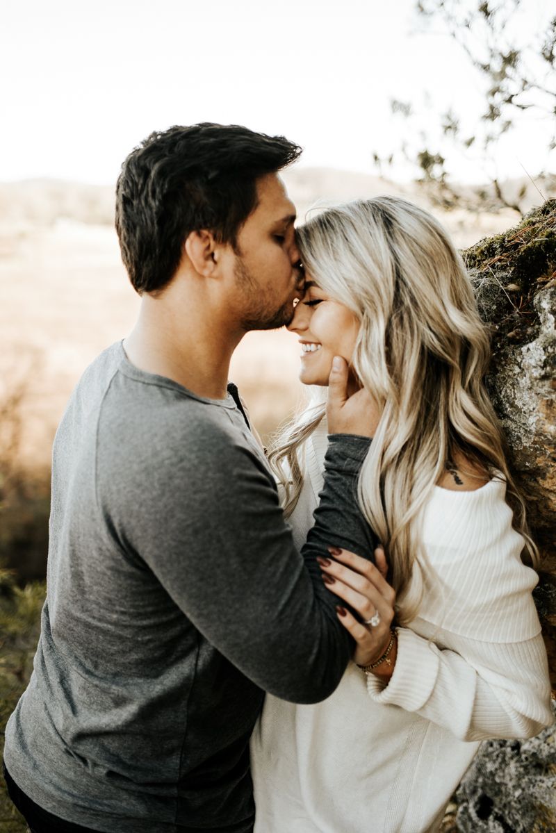 Romantic and Sweet Engagement Photo Ideas to Copy