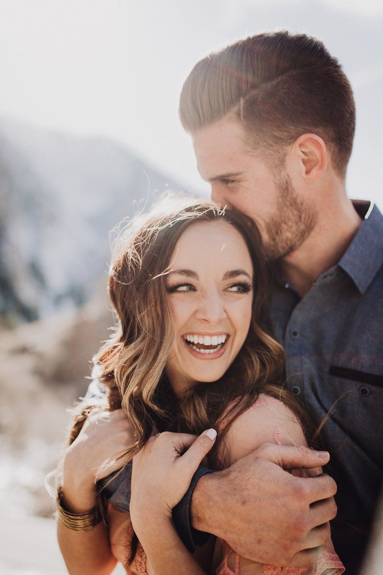 27 Engagement Photo Outfits: What to Wear for All Seasons - hitched.co.uk
