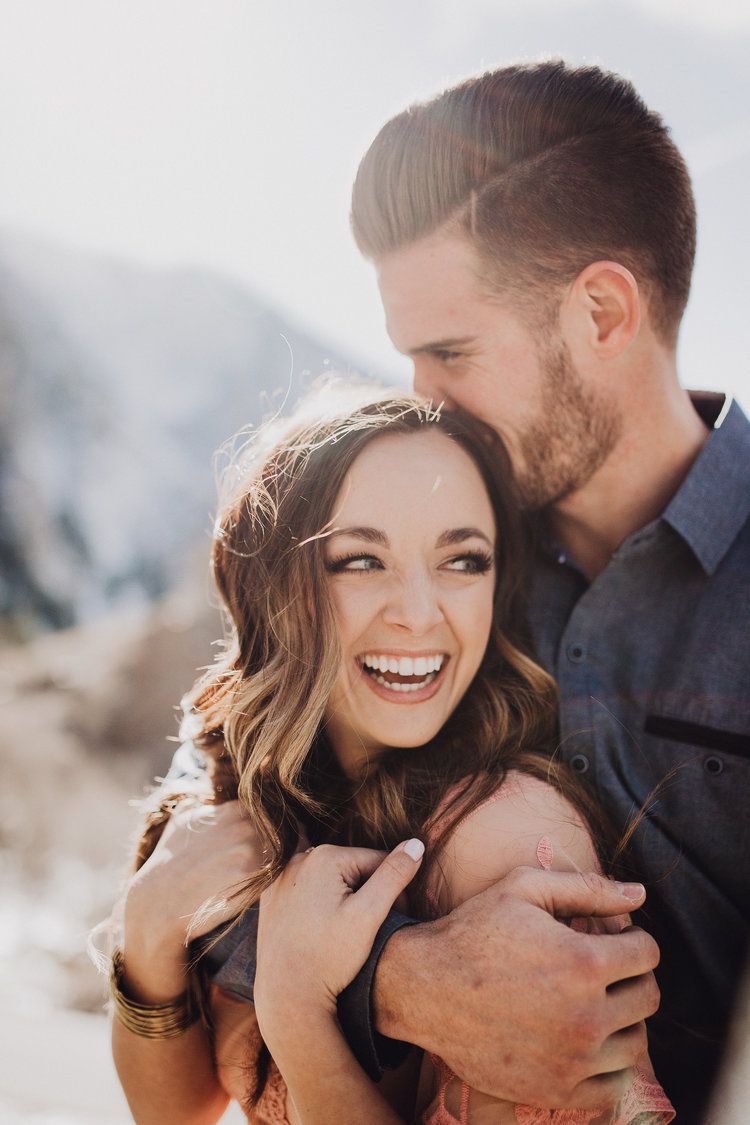 cute winter engagement photo ideas