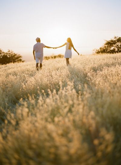 Romantic and Sweet Engagement Photo Ideas to Copy
