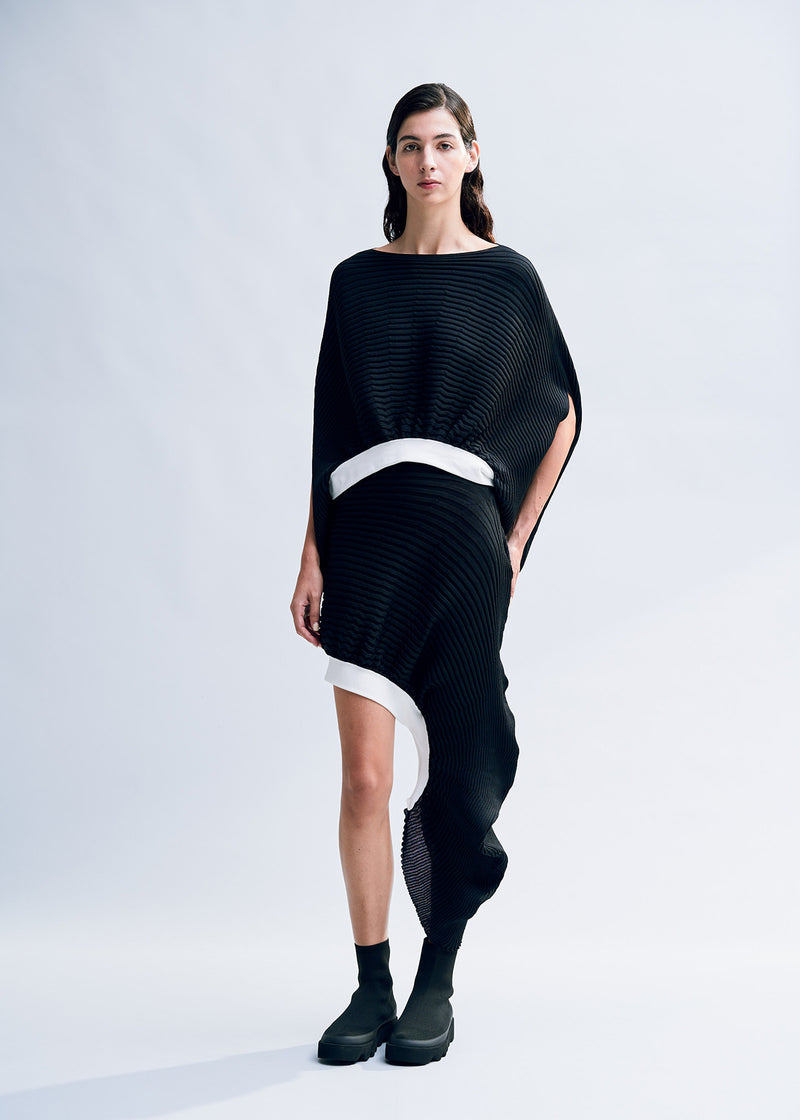 FLUIDITY TUBE Top Black | ISSEY MIYAKE EU