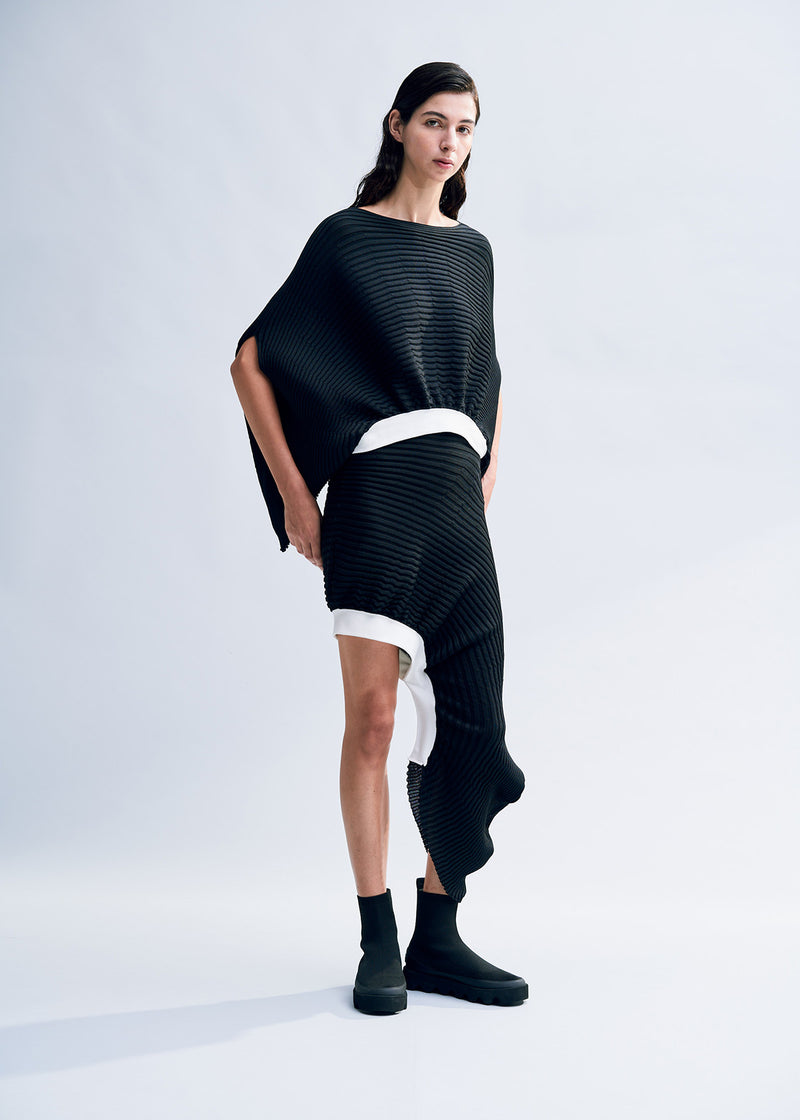 FLUIDITY TUBE Top Black | ISSEY MIYAKE EU