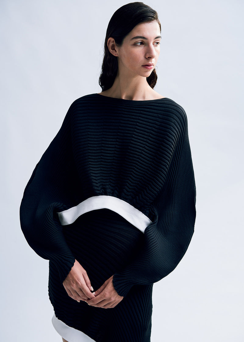 FLUIDITY TUBE Top Black | ISSEY MIYAKE EU