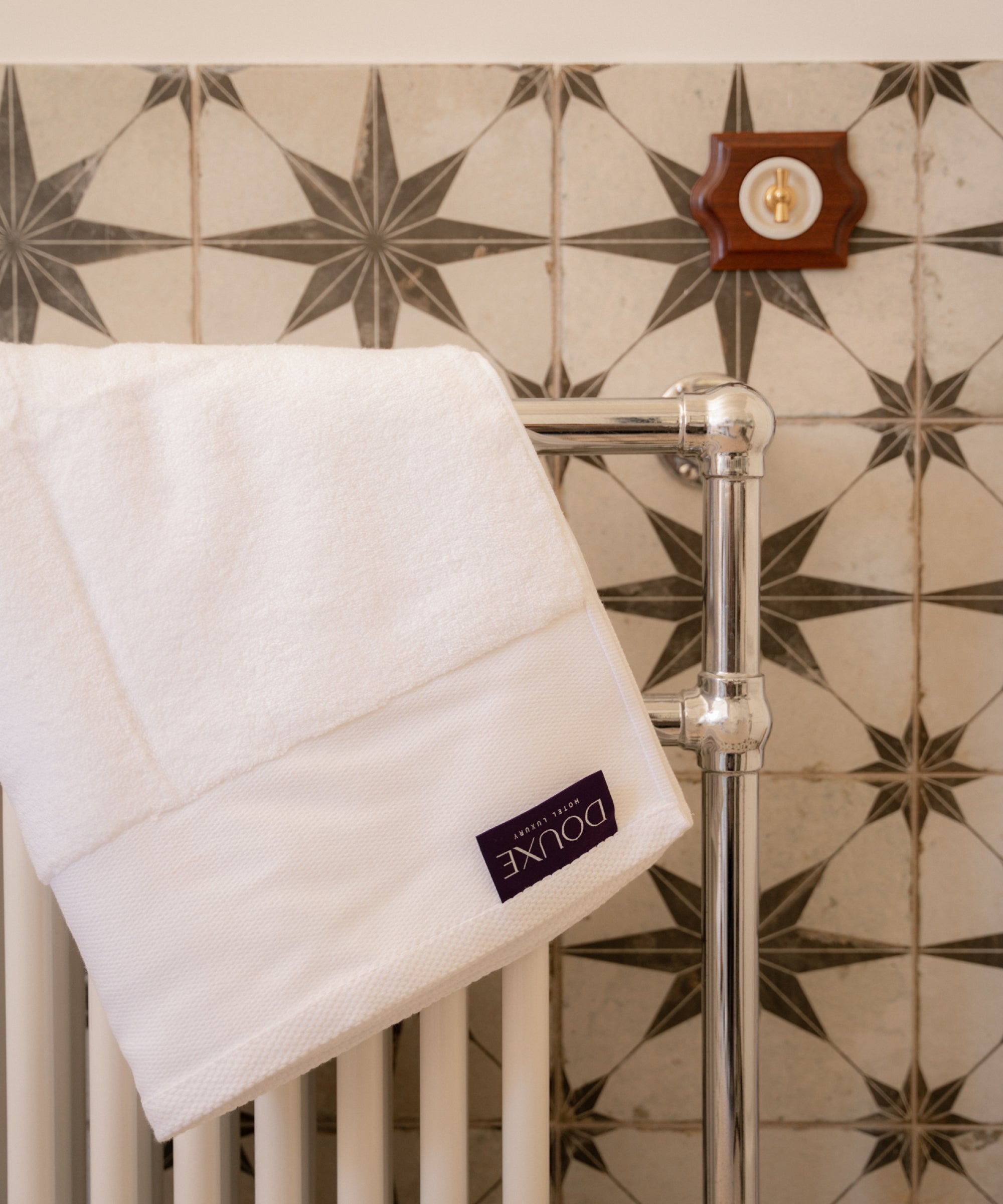 delicatesse nog een keer Aanzetten Handdoek zero-twist katoen 70x140 cm | Wit | DOUXE | DOUXE Hotel Luxury