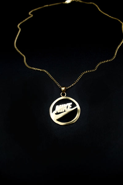 Presta atención a ratón colegio Collar Medalla Logo Nike Color Negro – Shinymx