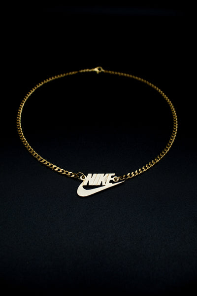 Sastre primero puesto Collar Nike Logo Dorado – Shinymx
