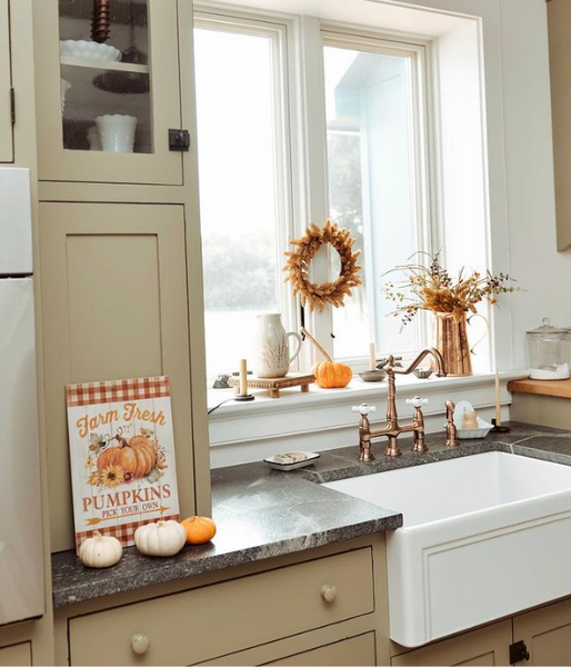 cozy cottage kitchen photo credit: @lhsimpleliving