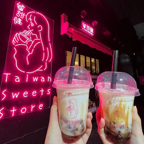 台湾タピオカ店のピンクネオン