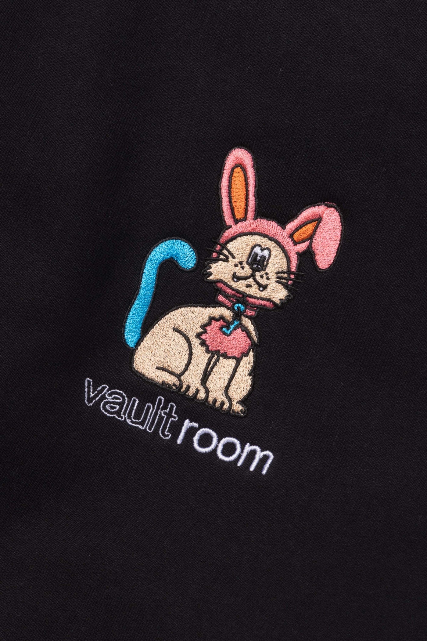 KEY CAT RABBIT COS CREWNECK / BLK – VAULTROOM