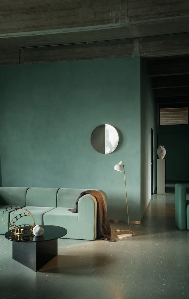 灰綠色的牆面為莫蘭迪色裝潢營造優雅質感