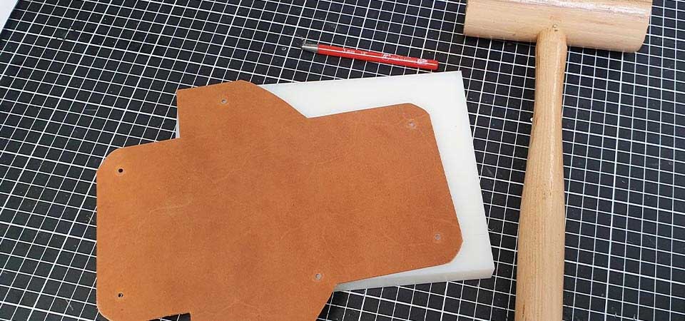 DIY small leather pouch