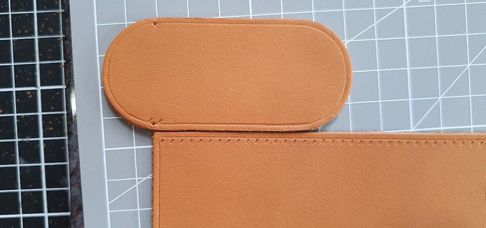 Leather corner sewing guide