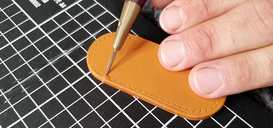 Leather corner seam guide