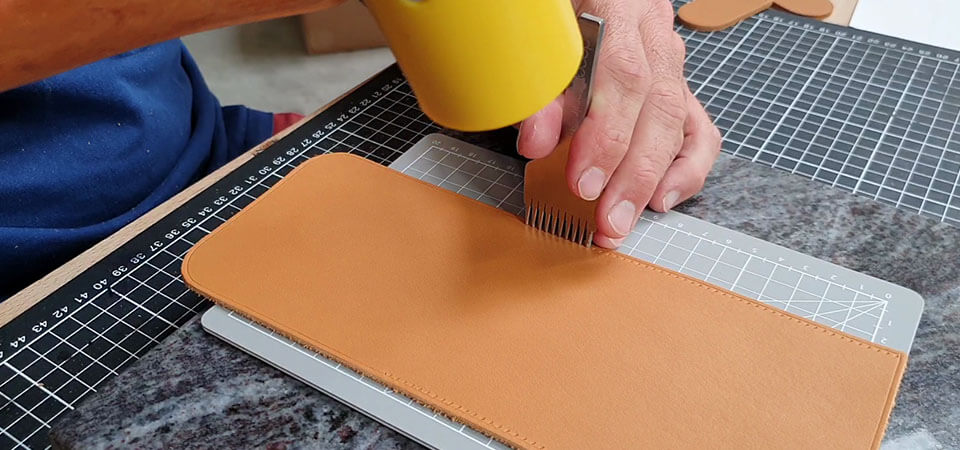 Leather corner sewing guide