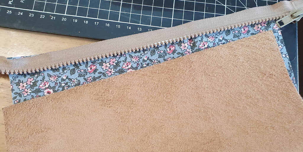 trousse en cuir doublée