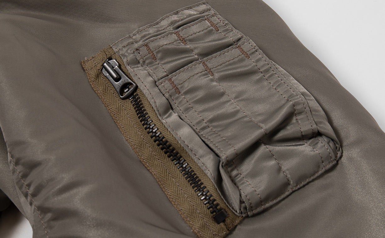 アヴィレックス7522のMA-1の袖のポケット