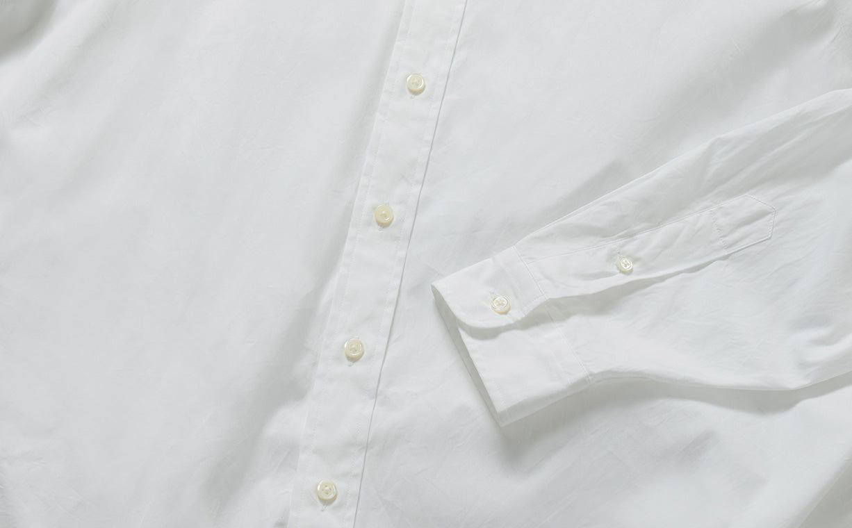 シンゾーンの定番の白シャツの袖口ディテール