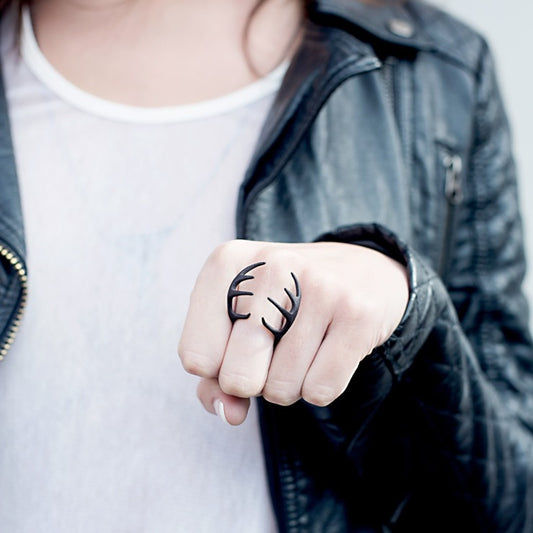 THE CONQUER RING IN BLACK