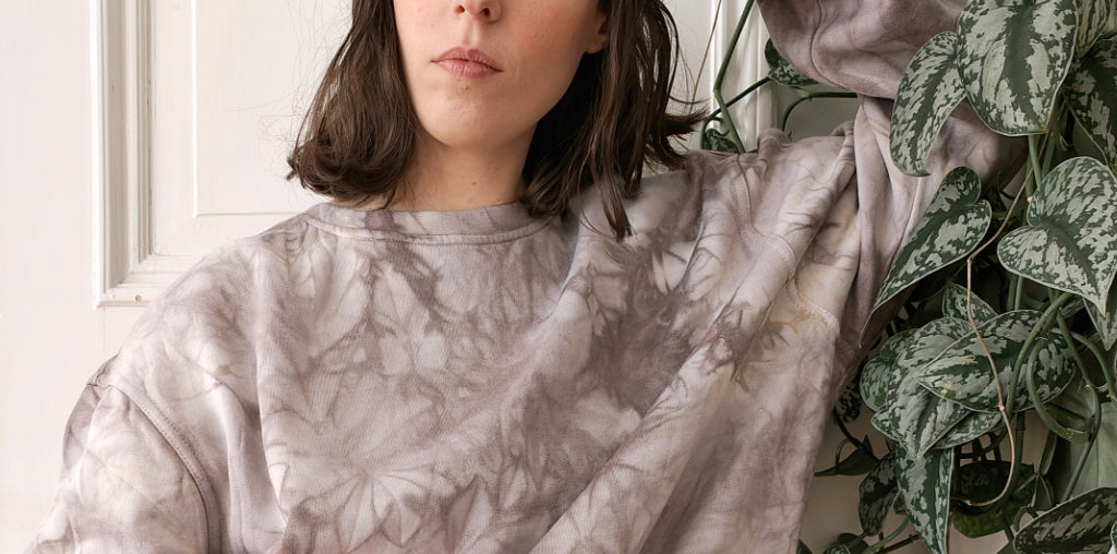 Upcycling clothes with plant dyes