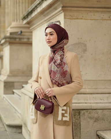 Jilbab warna maroon