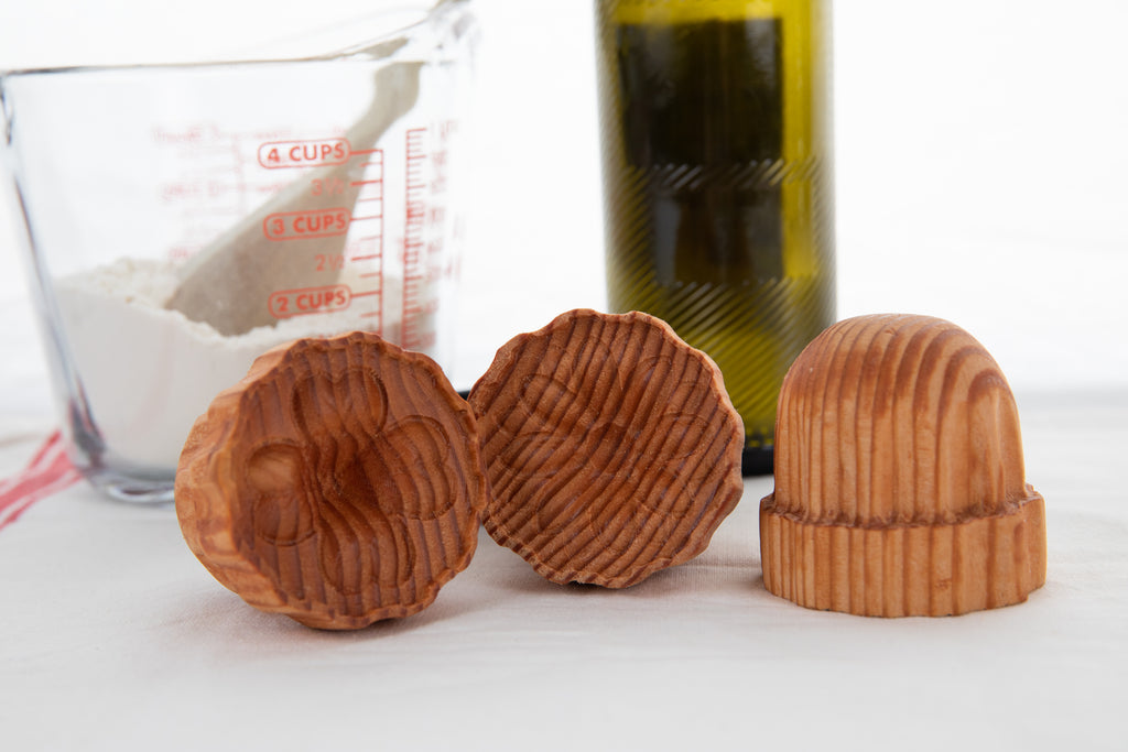 We provide Corzetti Pasta Stamp Lily Eppicotispai with high-quality at  competitive rates