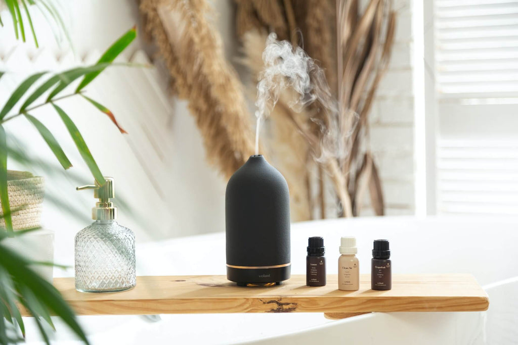 Black humidifier and oil diffusers