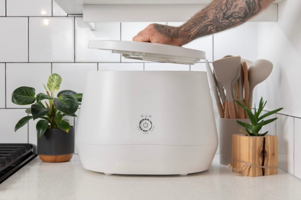 Lomi instant kitchen composter with food waste