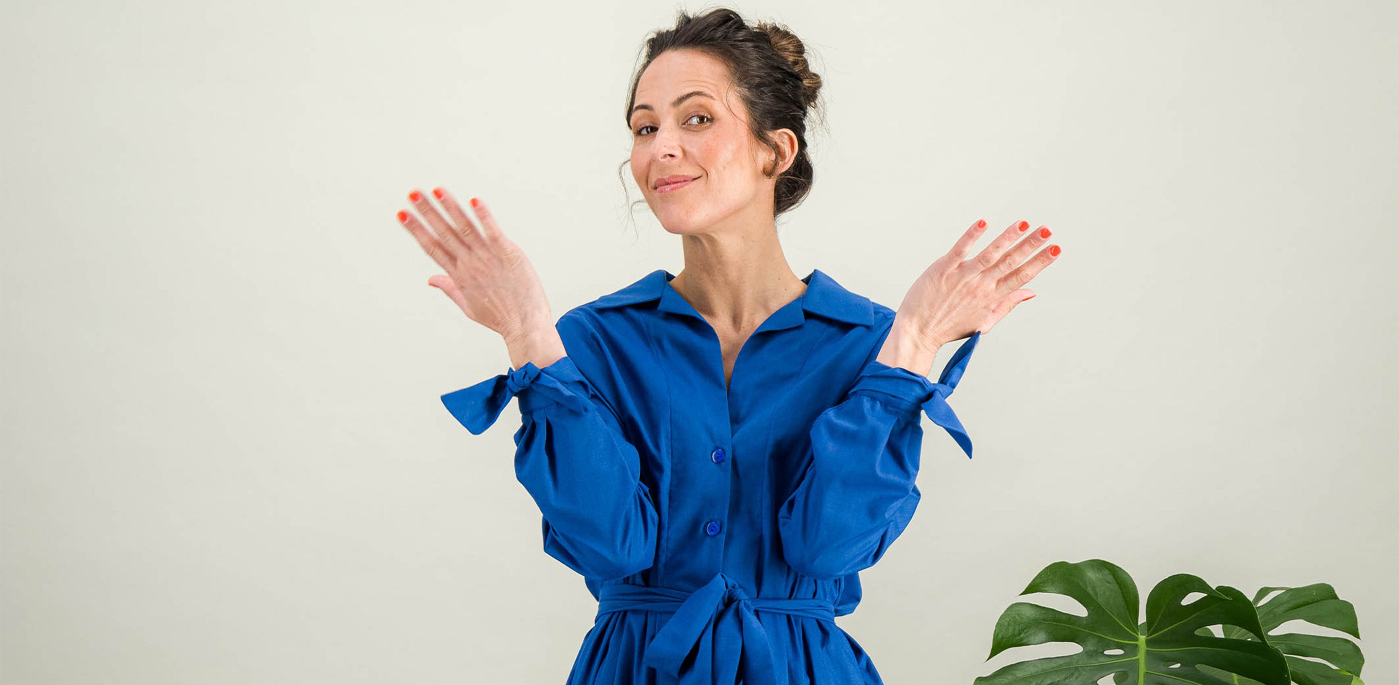 robe chemise en coton bleu azure noués aux poignets