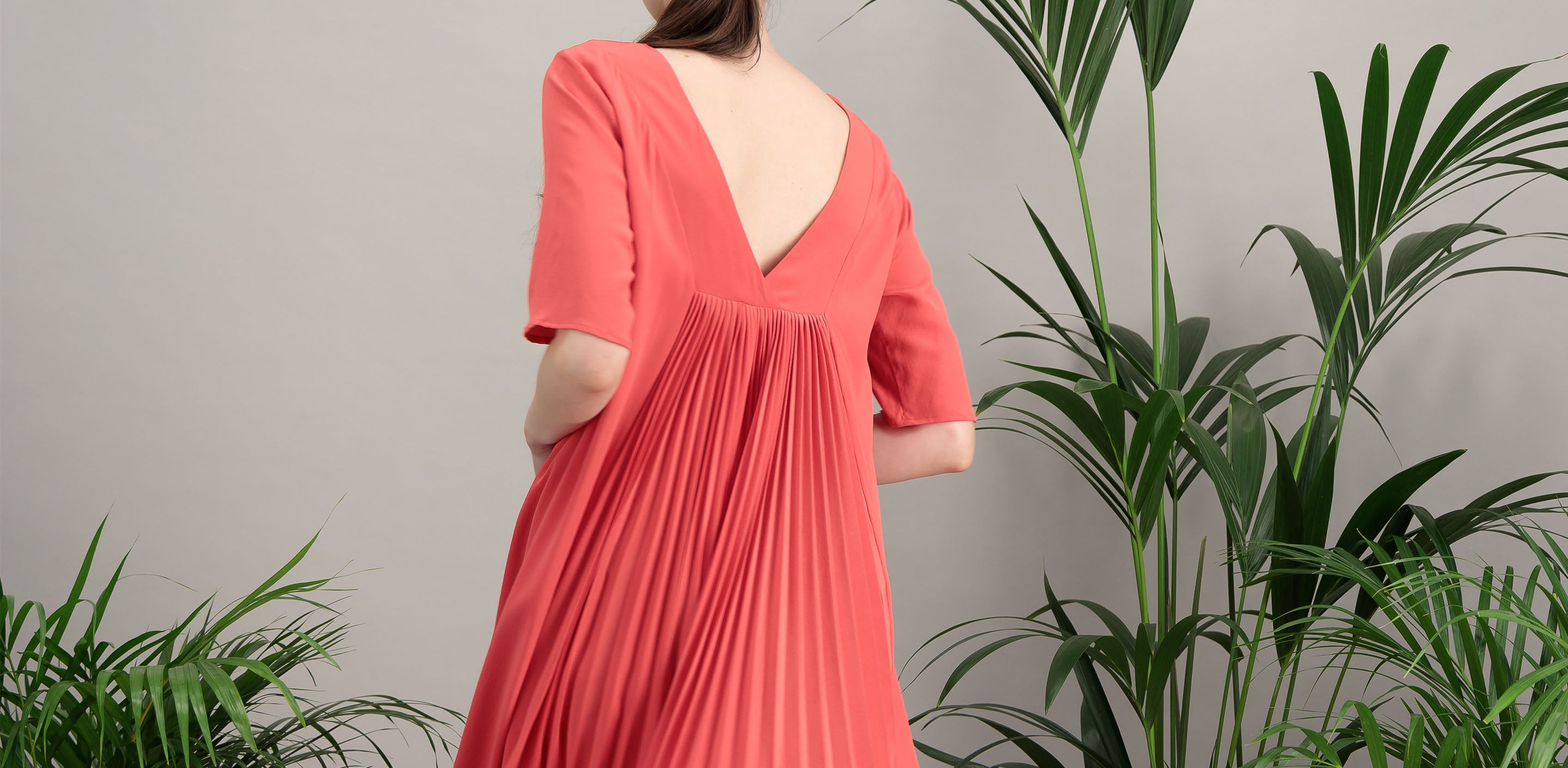 MARINO flared mid-length dress in coral pleated silk crepe, back view