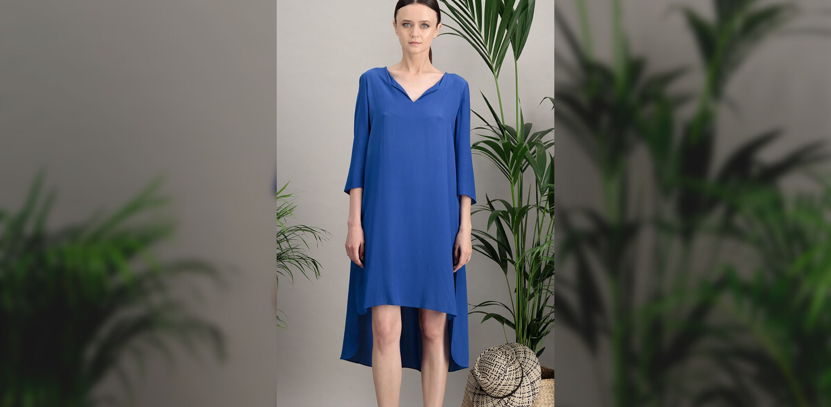 robe en crêpe de soie bleu azure fluide manche trois quart pour morphologie ronde et petite