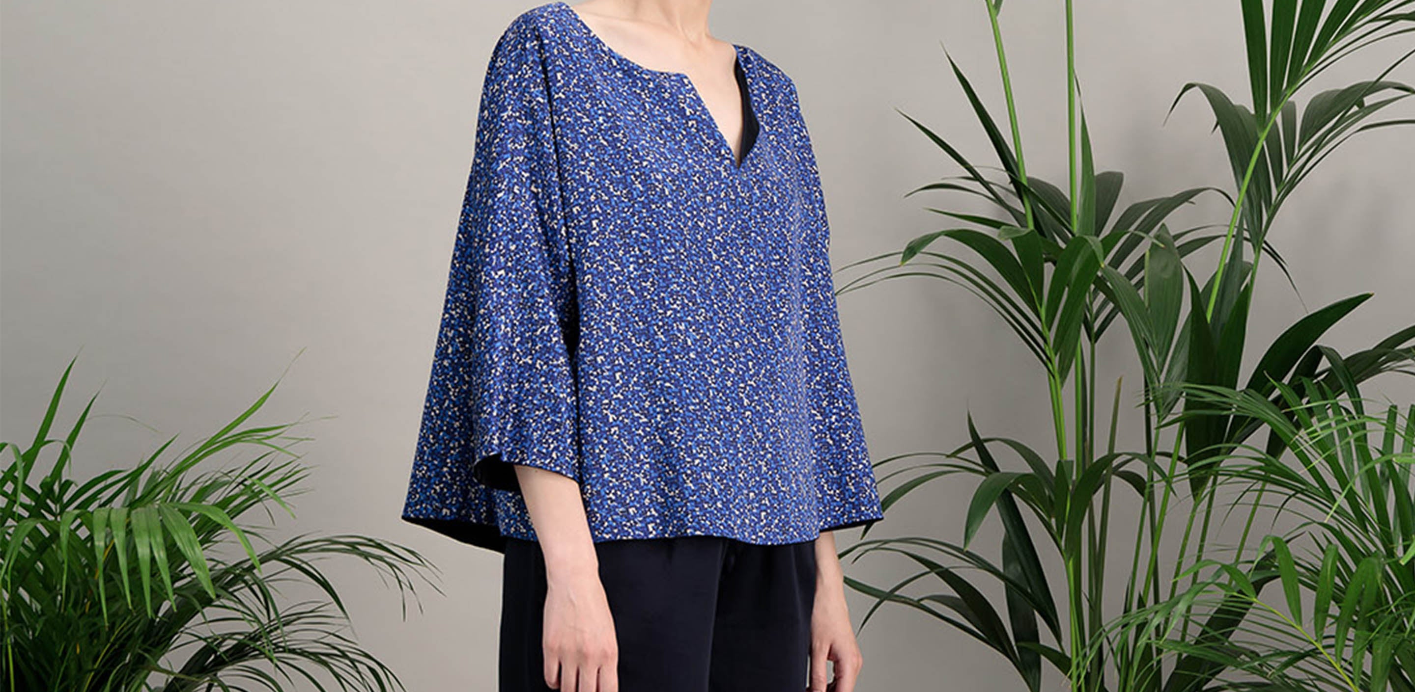 women's large long-sleeved V-neck top in cotton silk