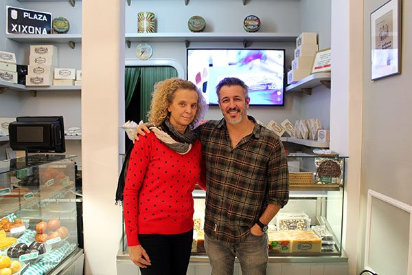 Fernando Coronado en la tienda de Turrones Galiana