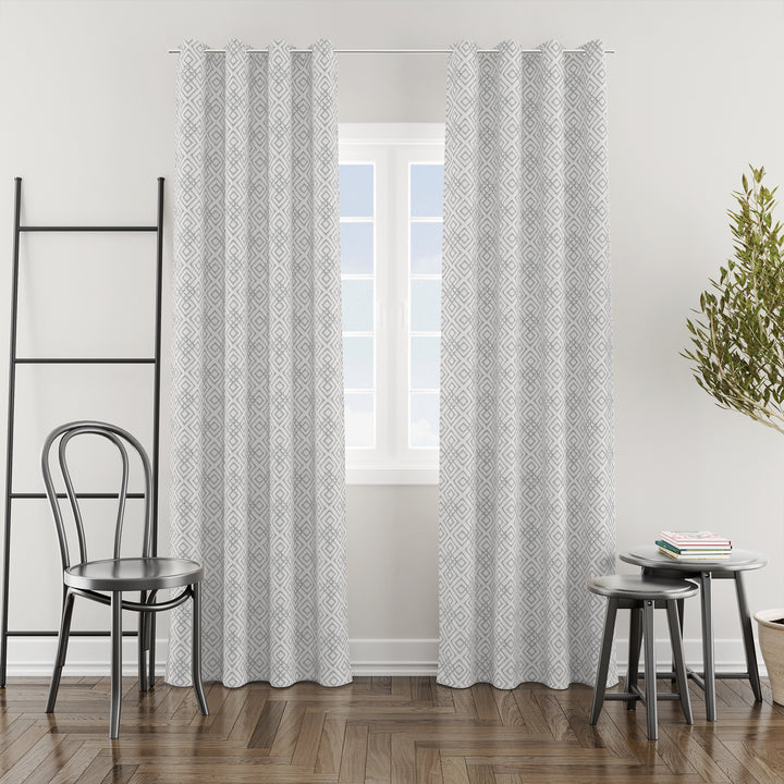 curtain-panel-in-bamboo-lattice-in-gris