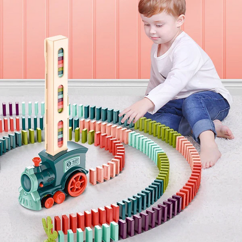 Brinquedo trem que monta dominó