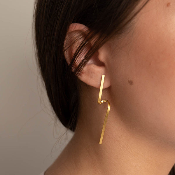 Gold plated sterling silver extra large earstud earrings stylish and modern packaging for easy gifting discover our modern jewelry at sisi copenhagen.