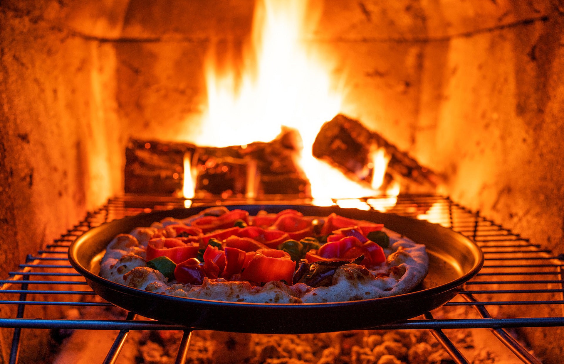 Ultimate Guide to How to Use a Wood Fired Pizza Oven