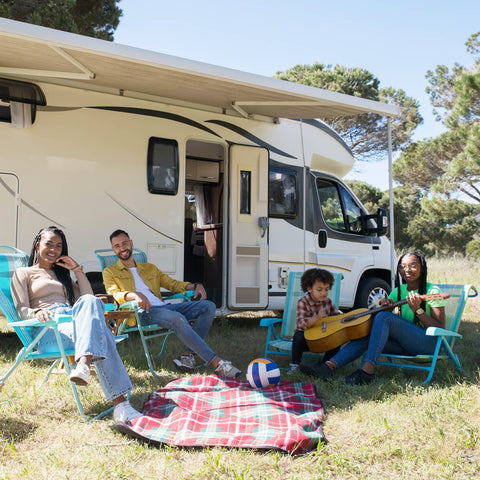 family-camping-trip-in-the-summer