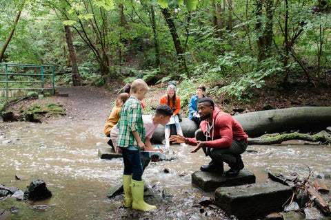 Teaching kids outdoor exploration